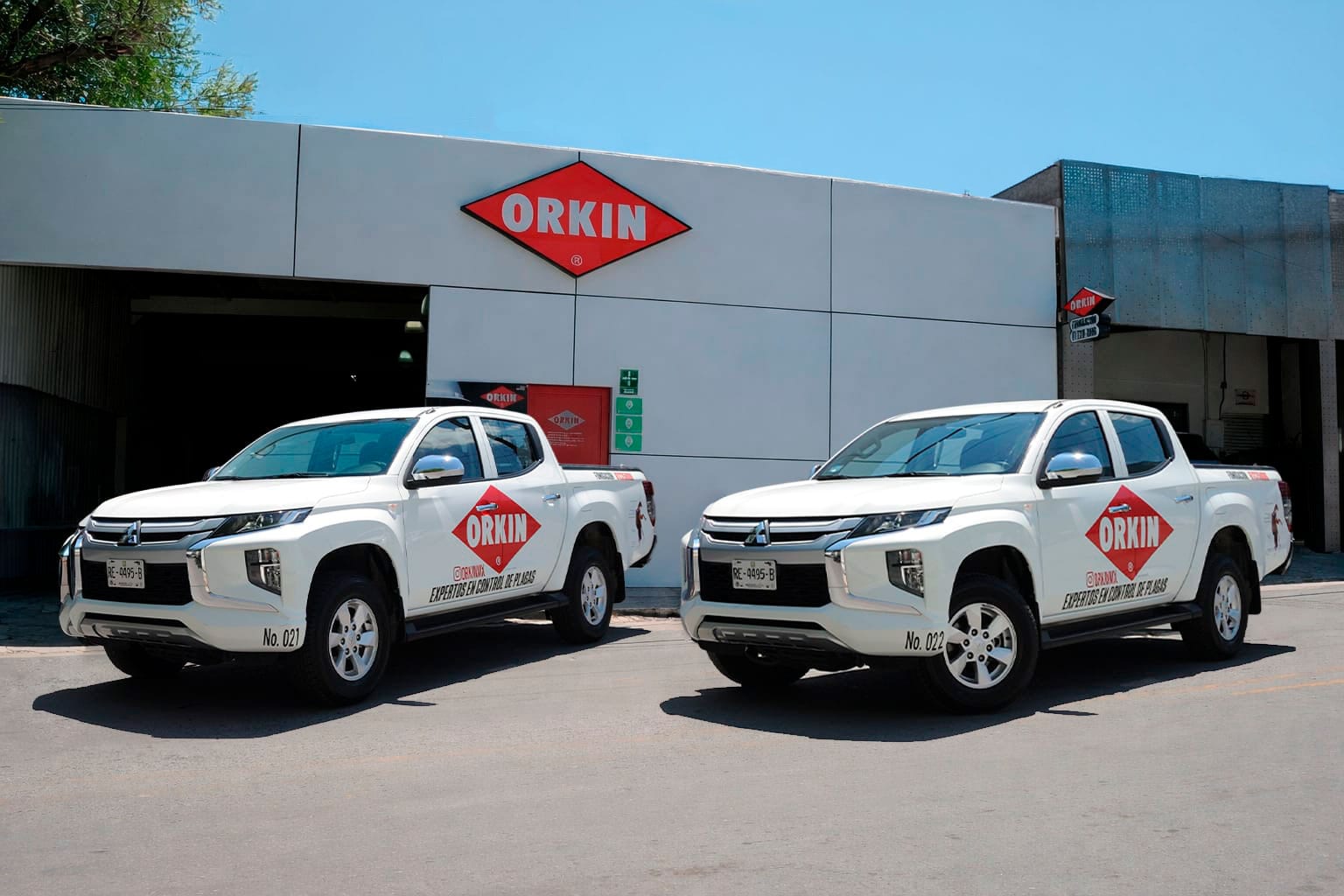 Personal y unidades de Orkin para control de plagas industrial en Monterrey